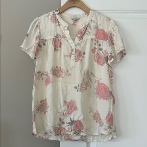 Lucky Brand Floral/Roses Print Top w Flutter Sleeves Sz S w MEASUREMENTS Cream